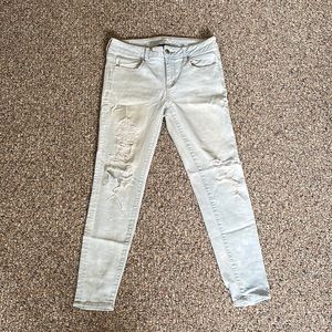 American Eagle Women’s Distressed Light Wash Jeans Size 8